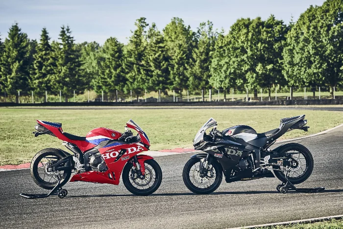 colores rojo y negro nueva honda cbr600rr 2027 ¡Regresa una leyenda! Honda CBR600RR 2027: cuatro cilindros y ADN de circuito 4 La nueva Honda CBR600RR 2027 llega en rojo y negro