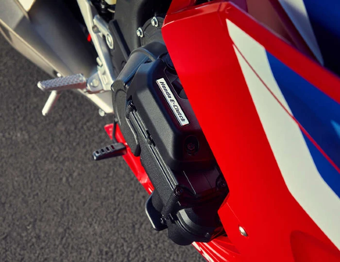e clutch cbr500r four Honda CBR500R FOUR: cuatro cilindros para conquistar el renaciente segmento “Pocket Rocket” 4 sistema e-clutch de Honda