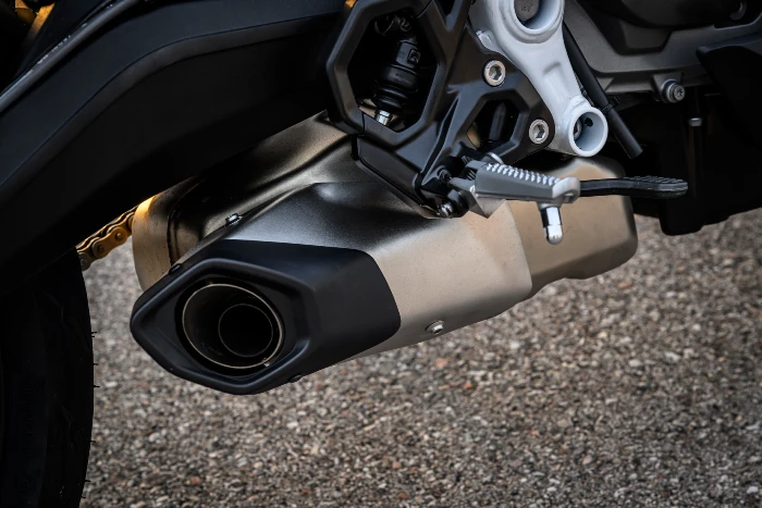 escape bmw f 450 rr BMW F 450 RR: la ofensiva deportiva alemana en la media cilindrada 3 Escape de moto BMW 450