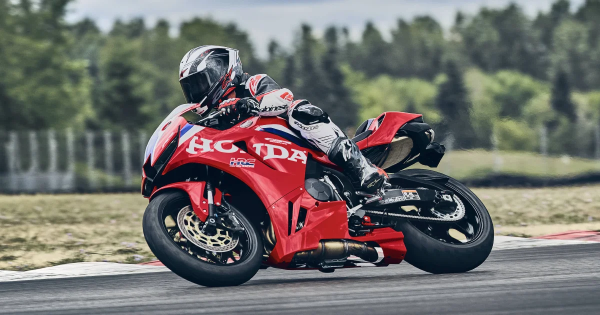 honda cbr600rr 2027 accion en pista Inicio 5 ¡Regresa una leyenda! Honda CBR600RR 2027: cuatro cilindros y ADN de circuito