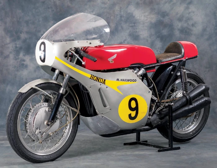 honda mike hailwood foto phil aynsley 60 años del HRC de Honda, sus RC213V se visten de historia para celebrar 1 60 años del HRC de Honda homenaje a la RC181