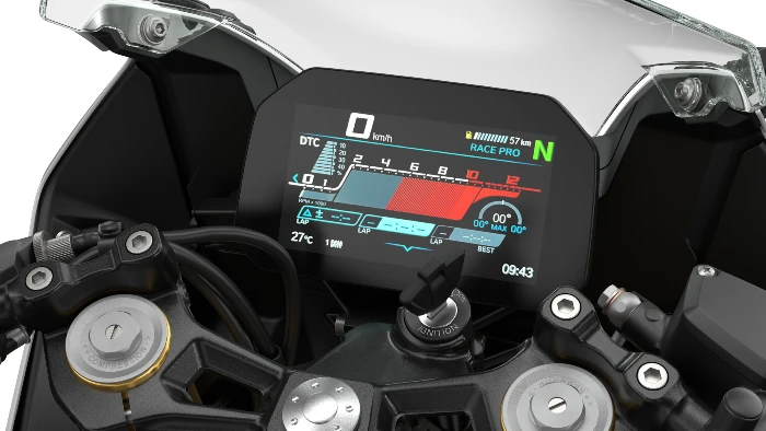pantalla bmw f 450 rr BMW F 450 RR: la ofensiva deportiva alemana en la media cilindrada 4 Pantalla TFT de la BMW F 450 RR