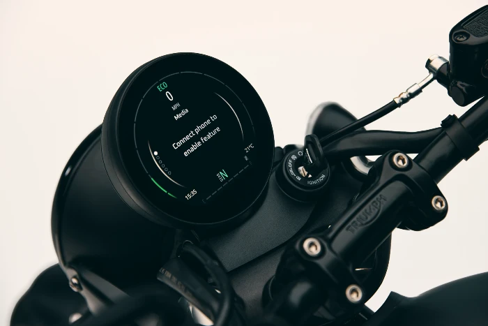 pantalla tft de la nueva bonneville t40 Nueva Bonneville T40: la entrada al mundo clásico de Triumph 2 Pantalla TFT en la Triumph T40