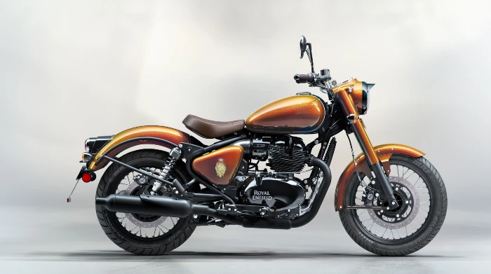 royal enfield classic 650 hypershift aniversario 125 Royal Enfield Classic 650 Hypershift: la edición de aniversario llega a Colombia 1 Detalle lateral de la Royal Enfield Classic 650 Hypershift edición 125 aniversario con pintura que cambia de color.