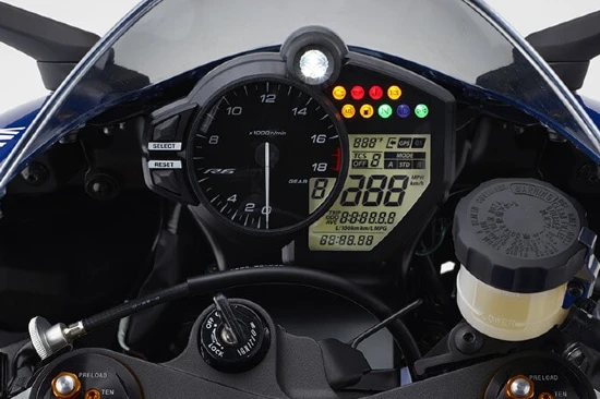 tablero yamaha r6 Tableros vs Pantallas ¿Las motos pierden su identidad? 3 Tablero de la Yamaha R6