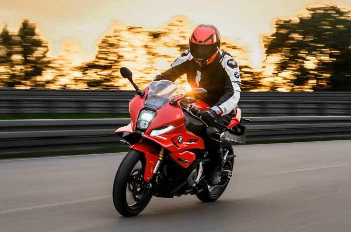 toma accion bmw f 450 rr BMW F 450 RR: la ofensiva deportiva alemana en la media cilindrada 2 Foto de acción de la bmw f 450 rr