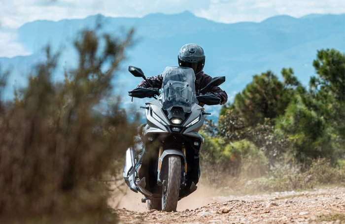 voge presenta una nueva moto automatica con uso crossover VOGE SR450X: el scooter crossover bicilíndrico que podría llegar a Colombia 3 Moto automática VOGE SR450X