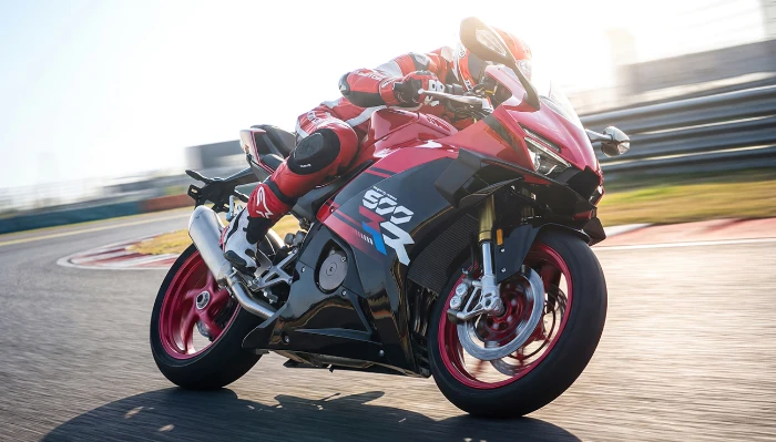 zxmoto 500rr en color rojo imagen de accion ZXMOTO 500RR: La tetracilíndrica china llega a Europa 1 ZXMOTO 500RR: La tetracilíndrica china llega a Europa