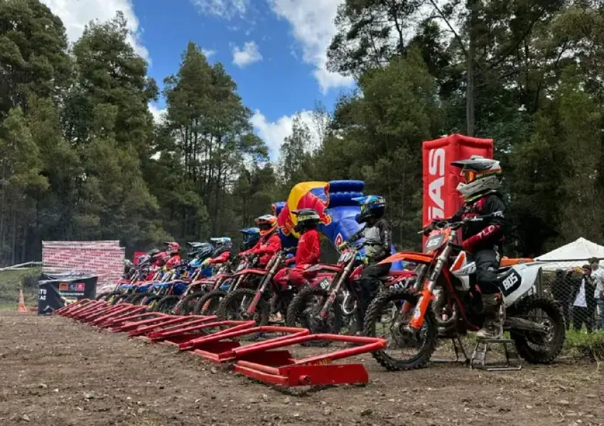 Autocolombiana patrocinador del Motocross
