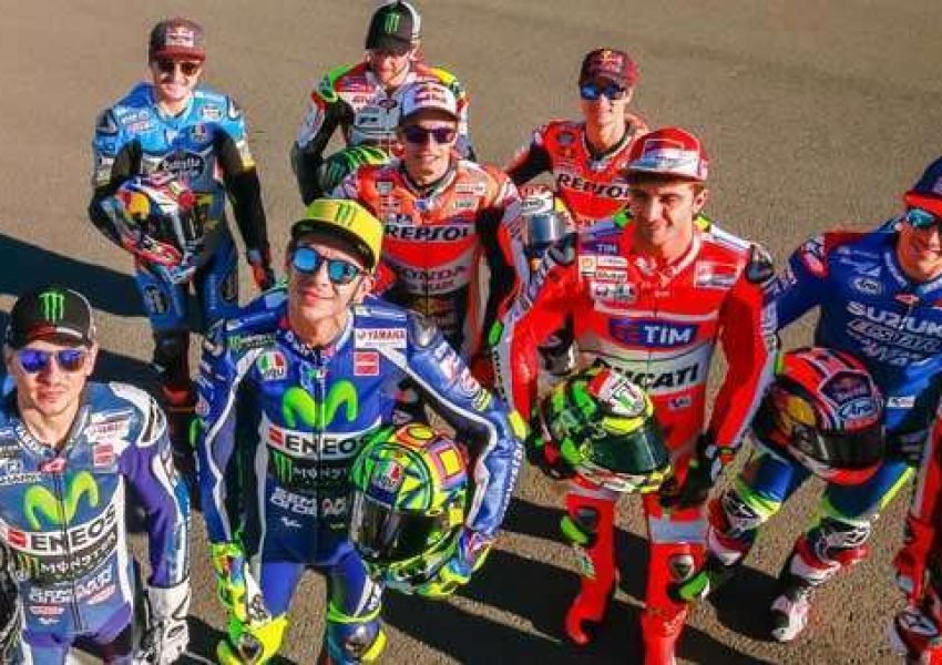 Los pilotos de MotoGp posan para la foto oficial