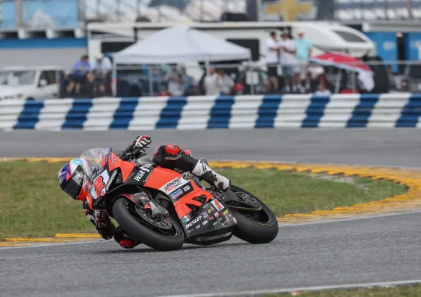 Las 200 millas de Daytona con D de Ducati