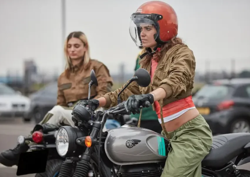 piensa estrenar moto