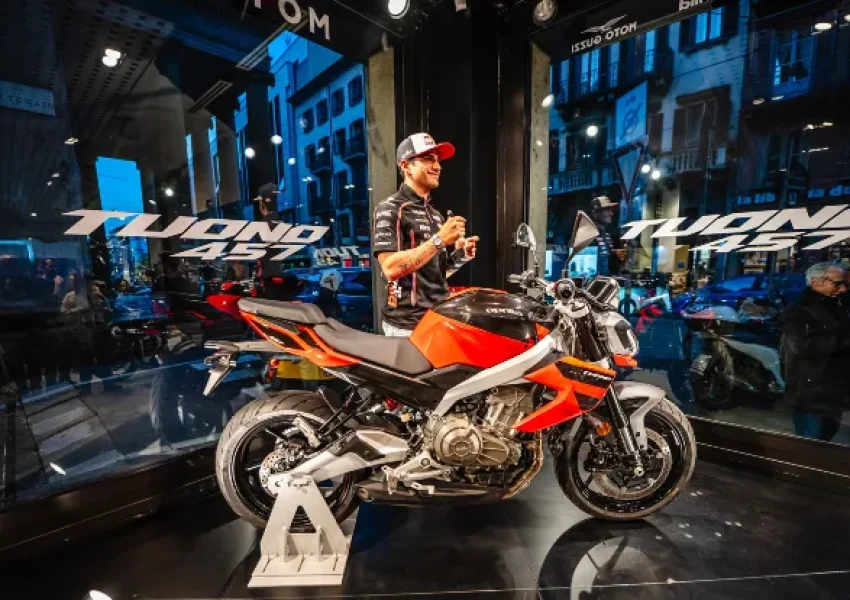 Aprilia Tuono 457